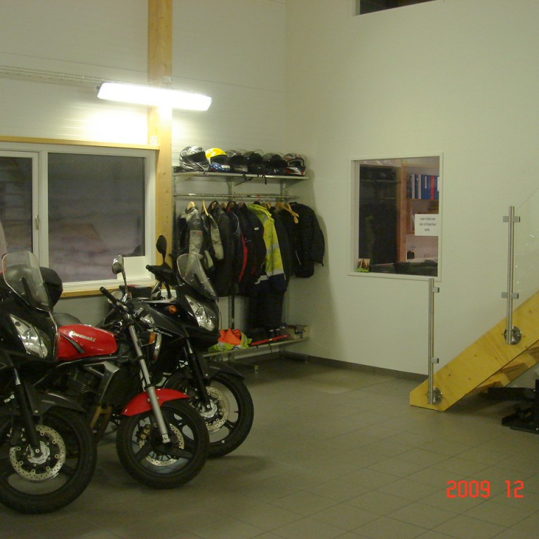 salur-fyrir-framan-skrifstofu