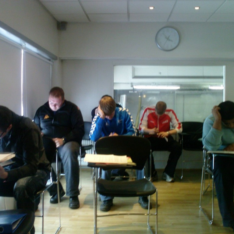 Niðursokknir í prófi