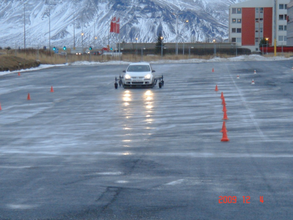 Á leið í nauðhemlun