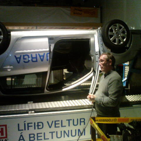 Í þessari stöðu gæti fólk lent í því að þurfa að losa sig úr beltinu, ekki eins auðvelt og ætla mætt.