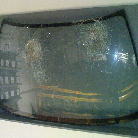 Reikna með því að þetta hafi ekki verið mjög þægilegt en svona fer hjá þeim sem lenda í árekstri og eru ekki spenntir í öryggisbelti.