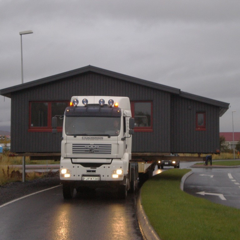 Nokkra tugi umferðarmerkja þurfti að taka niður á leiðinni