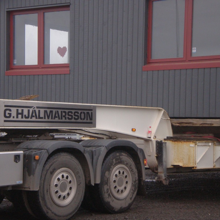 Menn frá G.Hjálmarssyni sáu um flutninginn