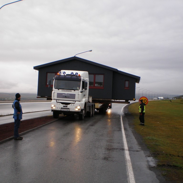 Við flutning á svona farmi þarf að beita ýmsum brögðum