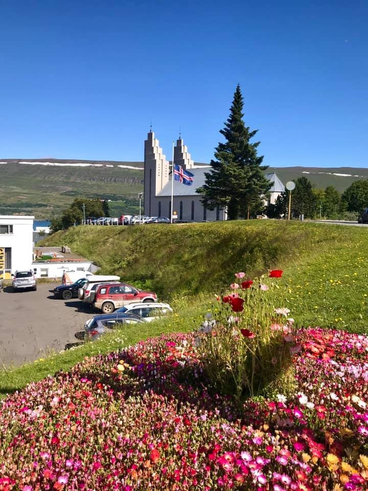 🌞 Skrifstofan lokuð í dag – sólin er okkur ofurmegnug!