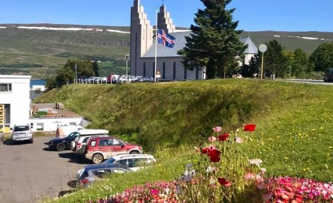 🌞 Skrifstofan lokuð í dag – sólin er okkur ofurmegnug!